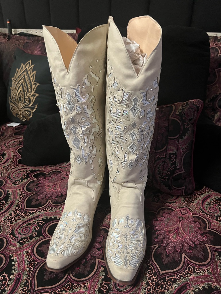 Embroidered Ivory Style Cowboy Boots